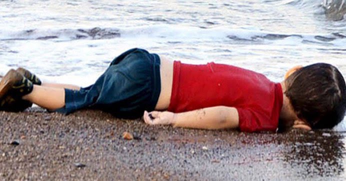 implatform1's tweet photo. Belkide yapabildiğimiz tek şey sahile vuran bedeninin çığlığını dünyaya duyurmak 
Sen değil insanlık öldü aylan.
#aylankurdi #suriyeli #ümitözdağ #faşizm https://t.co/9EtciSJtBV