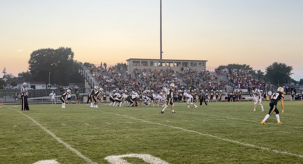 MJ_NFLDraft's tweet photo. @BDHS_Football vs @BarabooFootbal1 Game Recap &amp; Top Prospects of the Game 📝 

See how the game played out and who stood out with their performance, talents, and traits!

Read: https://t.co/4Rx5tmuS4i https://t.co/OSEOFywYTm