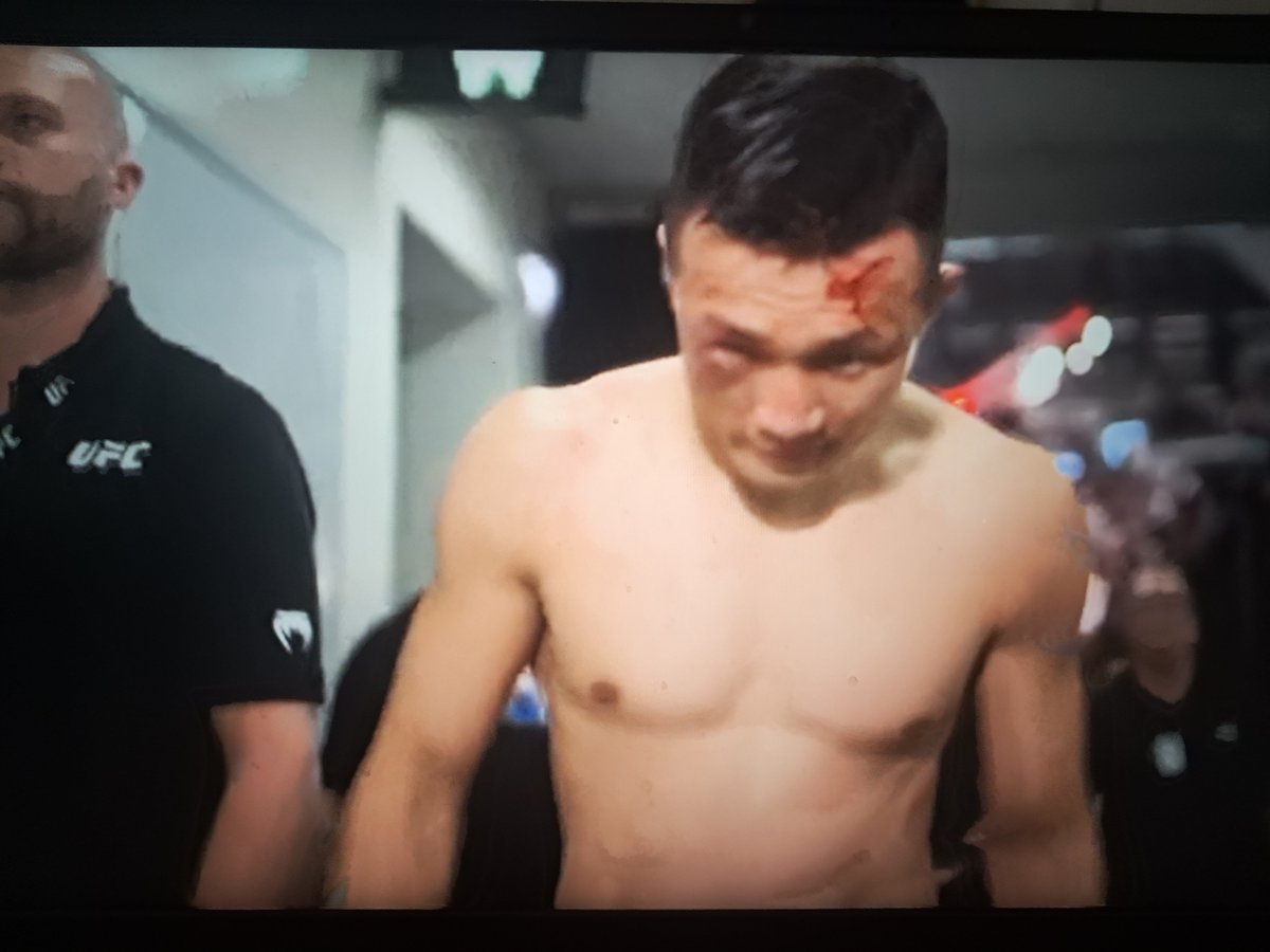HeroCautious's tweet photo. The Korean Zombie retires post KO loss to Max Blessed Holloway amid huge fanfare and people singing along his walkout song #UFCSingapore https://t.co/oxQWT9Ertt