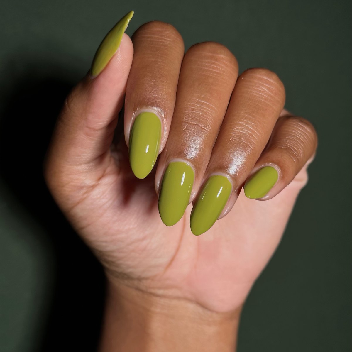 holotaco's tweet photo. Some people hate this shade but we're Not Pressed🍸 Drop some 🫒🫒🫒 in the comments to show this crisp olive crème shade some love
📷:
1️⃣- @jackiemonttnail
2️⃣- a_painted_queen
3️⃣- melanated.mani
4️⃣- simplybenlogical
#holotaco #downtoearth #notpressed 💿🌮 https://t.co/Tcgyuz9vLI