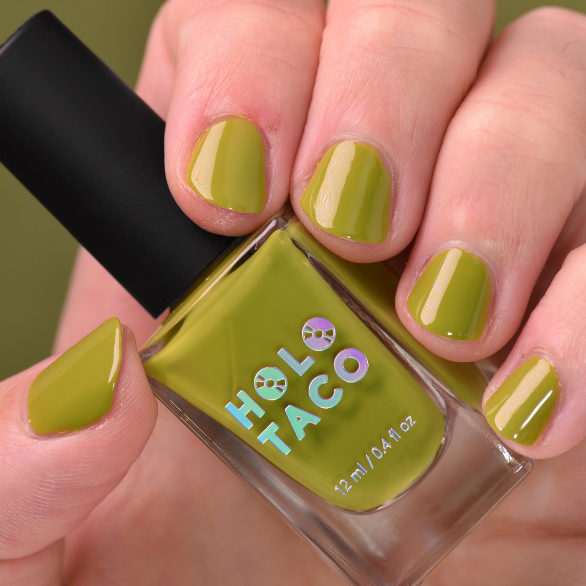 holotaco's tweet photo. Some people hate this shade but we're Not Pressed🍸 Drop some 🫒🫒🫒 in the comments to show this crisp olive crème shade some love
📷:
1️⃣- @jackiemonttnail
2️⃣- a_painted_queen
3️⃣- melanated.mani
4️⃣- simplybenlogical
#holotaco #downtoearth #notpressed 💿🌮 https://t.co/Tcgyuz9vLI