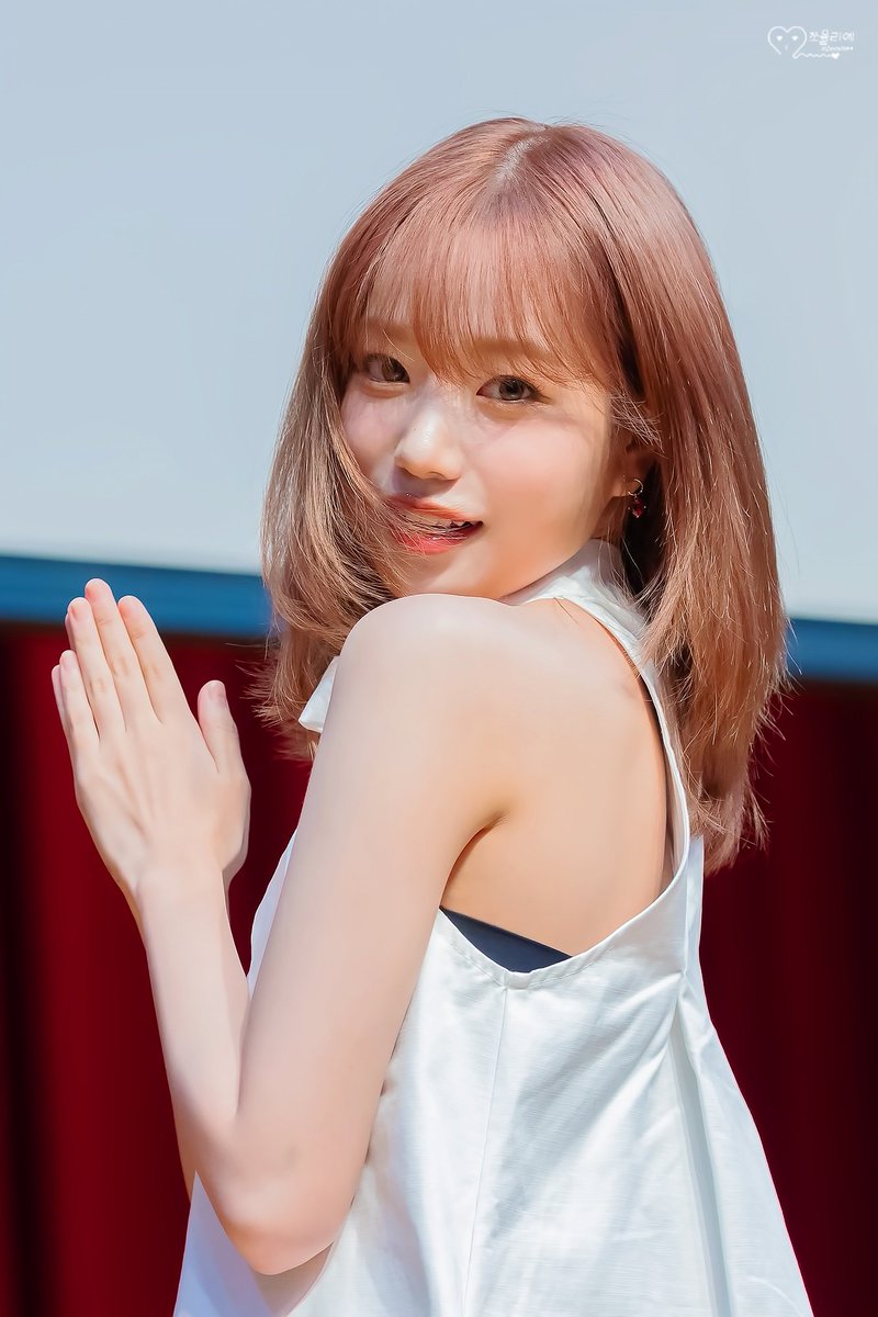 jjoyouliyee's tweet photo. 230825 블루드림 팬싸인회

🙏🏻🧚🏻

#조유리 #JOYURI #チョユリ
#조유리_TAXI
#조유리_TAXI_타고_직진🚕 https://t.co/DBce6LPHsb