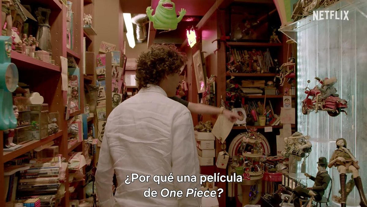 _IvanRP_'s tweet image. "Luffy votaría a VOX"
"En One Piece no hay ideologia"

Mientras tanto Oda con una foto del che en su casa.

Oda es más rojo que el círculo de la bandera de Japón.