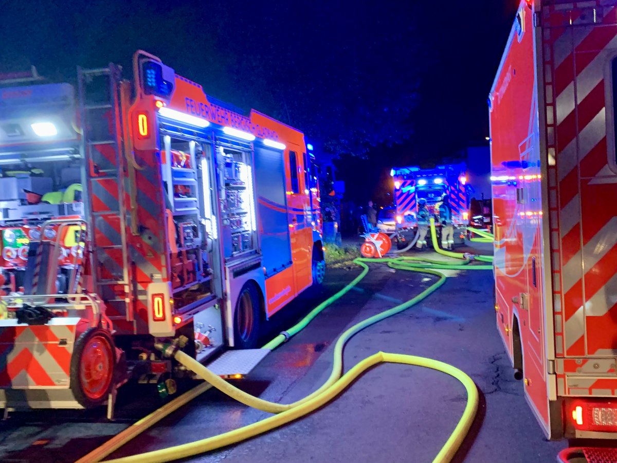 FeuerwehrGL's tweet photo. Eine einsatzreiche Nacht liegt hinter den Einsatzkräften der @FeuerwehrGL. Unsere Pressemitteilung findet Ihr unter:
▶️https://t.co/rv1bqo66tk
#EinsatzfürGL #BergischGladbach112 #gl1 #ImEinsatz https://t.co/DMQY27qDuZ