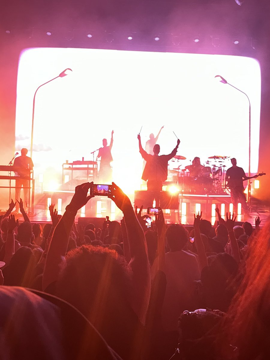 becstevie's tweet photo. I traveled across the world to see my favorite band in London. And it was amazing.
But…. This (exact same) show last night in LA changed me. 
@bastilledan you are something else. https://t.co/nLTeSpIpPw