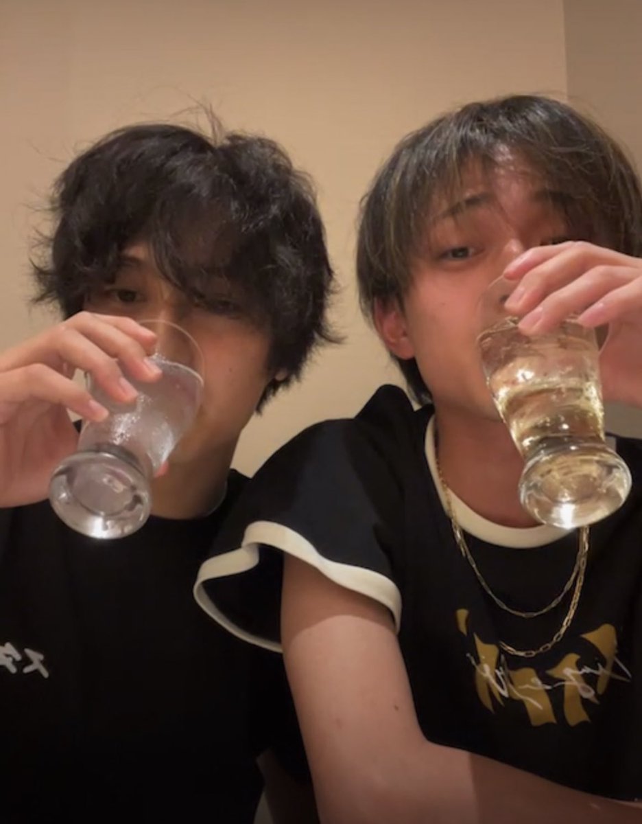 _remperor's tweet photo. お酒情報🥃

永瀬→角ハイ
海人→ジン

それぞれ炭酸割り

永瀬のお酒は濃い×ペース早い
海人は薄く楽しく沢山飲む

 #KingandPince #永瀬廉  #髙橋海人 https://t.co/EpOyUJfZjn