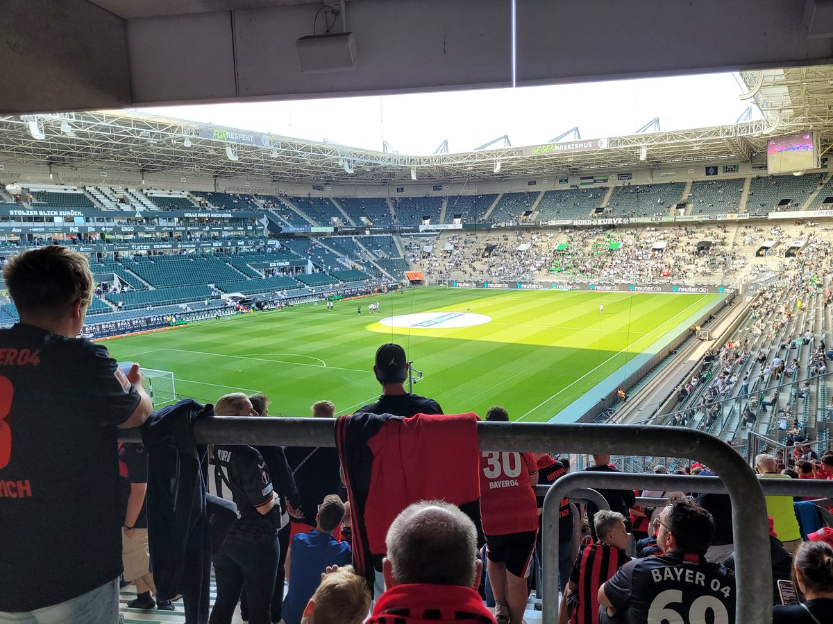 #bmgb04 #bayer04 zweites Auswärtsspiel der Saison, zum zweiten Mal dabei 💪 Und das auch noch mit coolen Menschen @Mahqz @RoxyResistant <a href="/MikeSVB/">Mike</a>