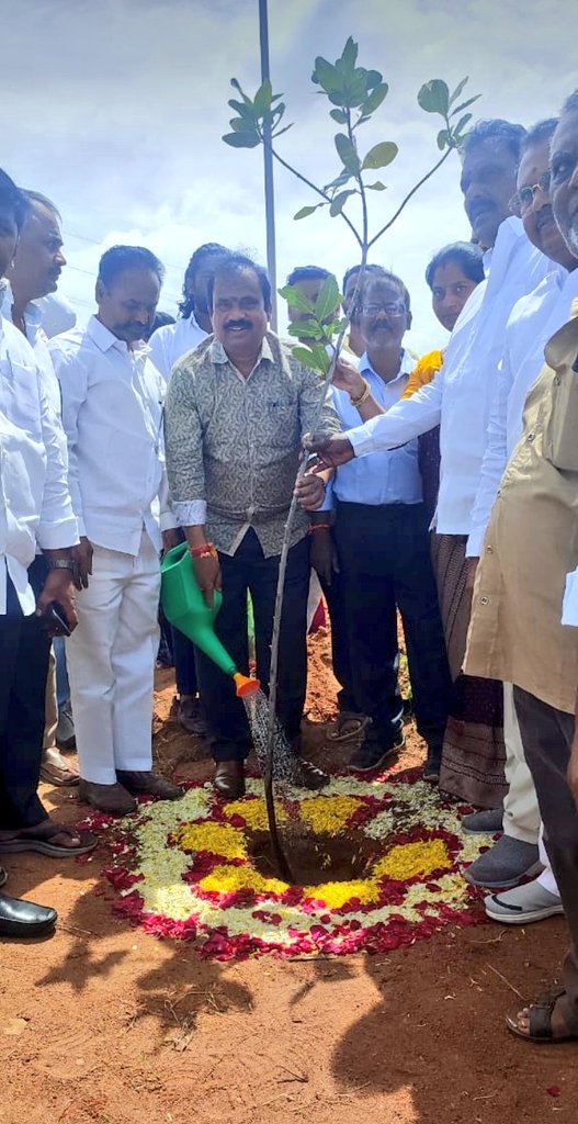 swachhhyd's tweet image. As part of Haritha Haram 🌳 &amp;amp; One Day One Crore initiative - Taken up plantation by @DCRajendraNaga1 in Rajendranagar along with @PrakashGoudBRS , Residents &amp;amp; officials
@CommissionrGHMC 
@GHMCOnline @arvindkumar_ias @KTRBRS @TelanganaCMO @ZC_Charminar @HarithaHaram
#HarithaHaram