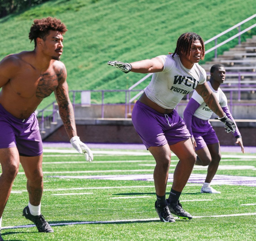 EmmaJon21933170's tweet photo. A BIG CAT to watch this year @ WCU!!! MAKE YOUR MARK, SON❤️🏈❤️✝️ https://t.co/0uYS6LOQJW