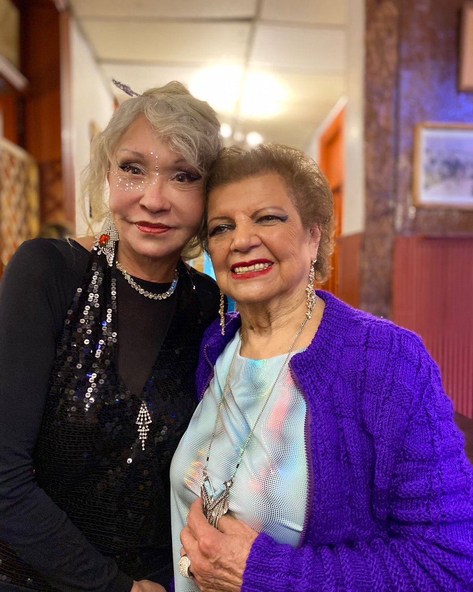 clubmatadero's tweet photo. ➡️Una bella postal que nos dejó nuestro evento "Se nos viene el 18!" Las tremendas Maggie Lay y Lucy Briceño juntas!🔥🔥🔥❤️

@maggielay.dechile 
@lucybriceno_oficial 
@elclubmatadero 
#clubmatadero 
#cuecachilena #cuecabrava 
#cuecaporteña 
@elhuasoenriqueoficial 
#cuequeros https://t.co/aJMpyOleZI