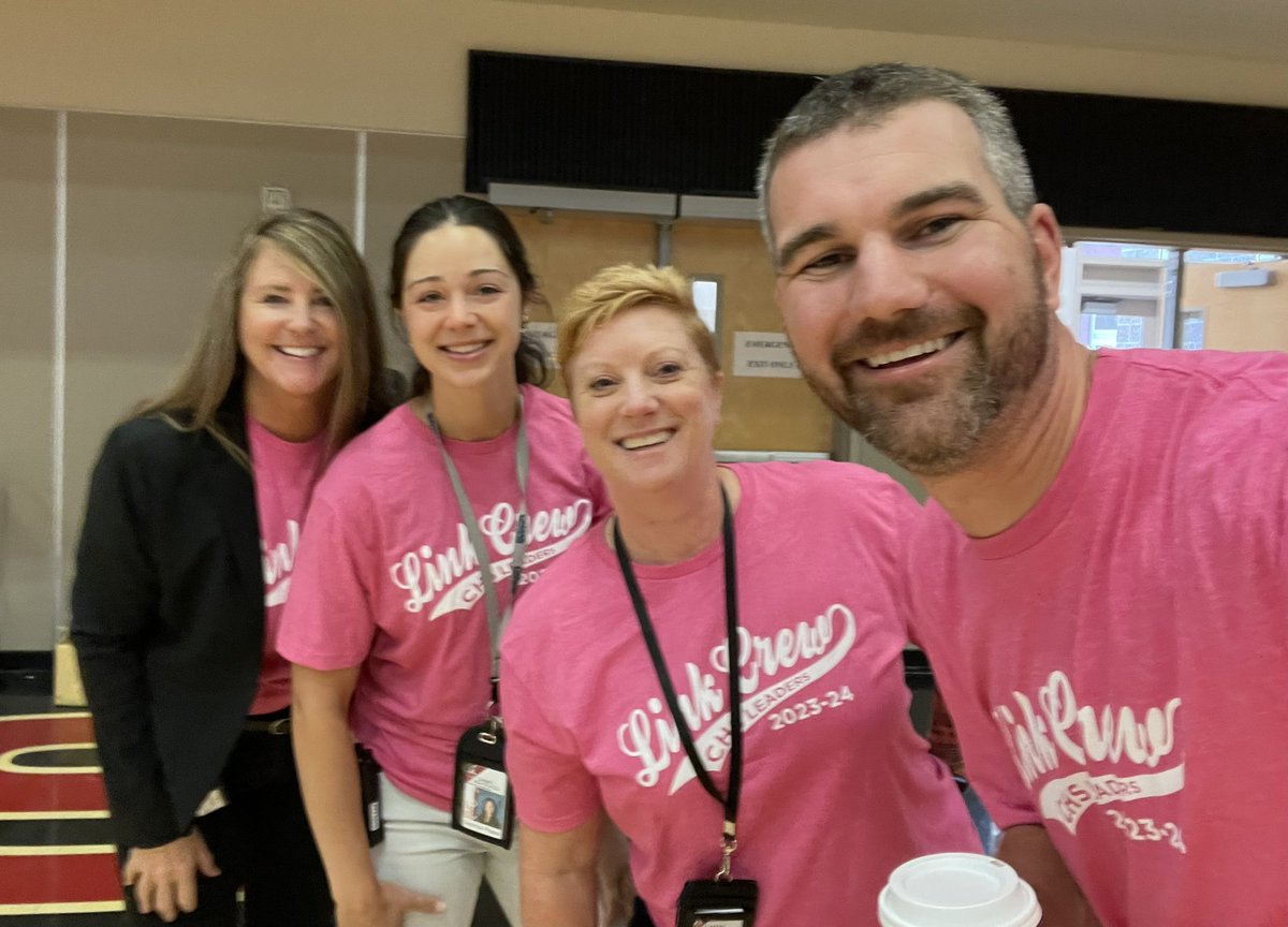 CHS_ORourke's tweet image. Last Friday before school means our 9th graders come to an all day fun orientation led by Sean &amp;amp; Lisa &amp;amp; other fab staff &amp;amp; of course a whole group of student mentors (LinkCrew). FUN day for our new #papermakers