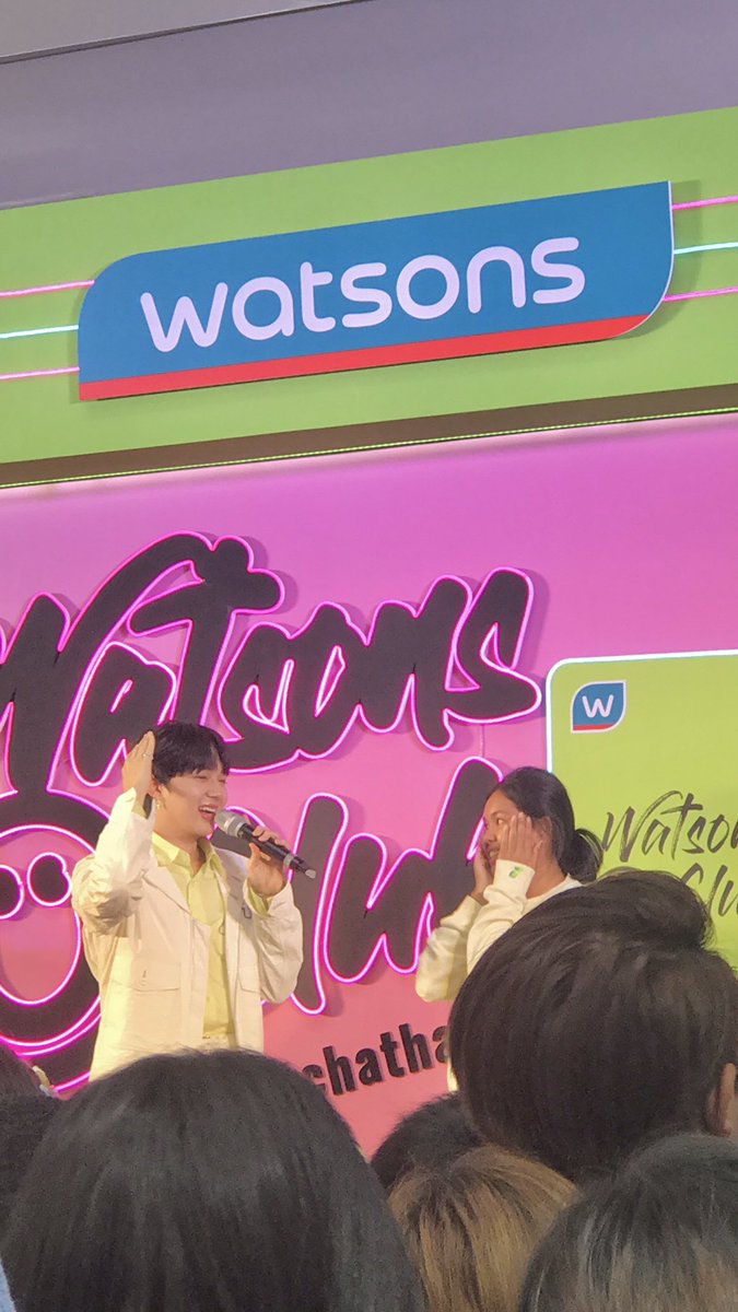 chom5001's tweet photo. 26/8/66
เป็นวันที่มีความสุขมากๆๆๆ ขอบคุณนุนิวมากๆนะครับบ หลังจากกลับถึงบ้านจะตั้งใจอ่านหนังสือเตรียมสอบเข้ามหาลัยในกทม.ให้ได้ จะได้ใกล้นุนิวมากขึ้นน รักนุนิวน้าา จะพยายามไปหานุนิวให้ได้ม้ากกกที่สุดเลย #NuNew @CwrNew https://t.co/niZxPoSFsE