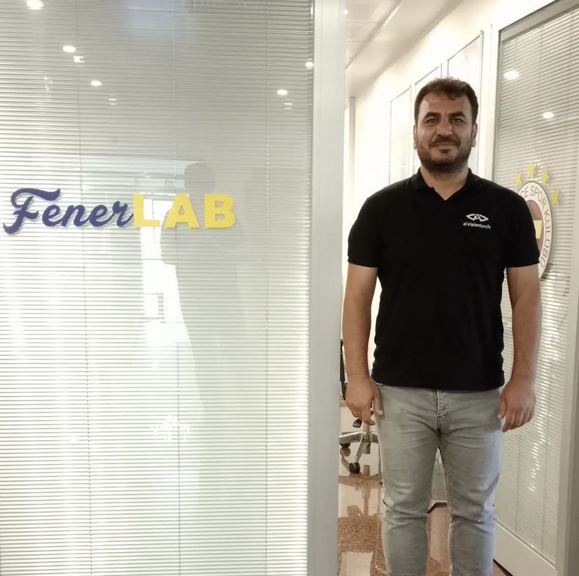 SyrasAcademy's tweet photo. Kurucumuz Dr. Öğr. Üyesi Fzt. Ahmet Bayrak’ın uzun yıllar sonucunda geliştirdiği termografi yazılımımız artık @Fenerbahce ‘de. https://t.co/4gvs0Ck92h