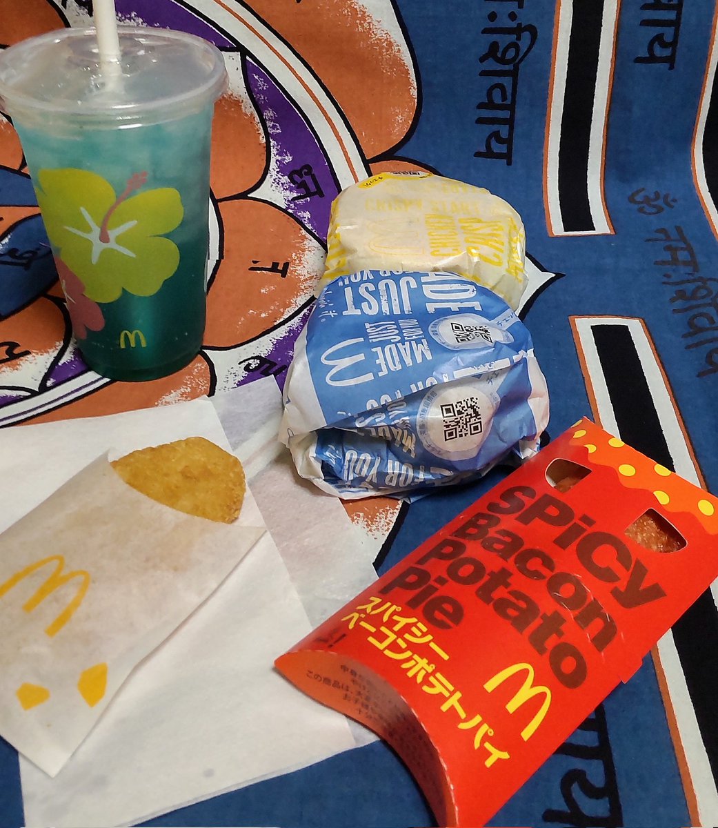 tatamikan2's tweet photo. 朝マック٩( 'ω' )و🍔🍟
チーズロコモコマフィンセット
マックフィズトロピカルブルーハワイとスパイシーベーコンポテトん食べたけど旨辛です(👍￣▽￣)👍ｵｲｼ
あとはチキンクリスプマフィン
1日がかり
 #朝マック
 #マックフィズ https://t.co/Z64m10x9VI