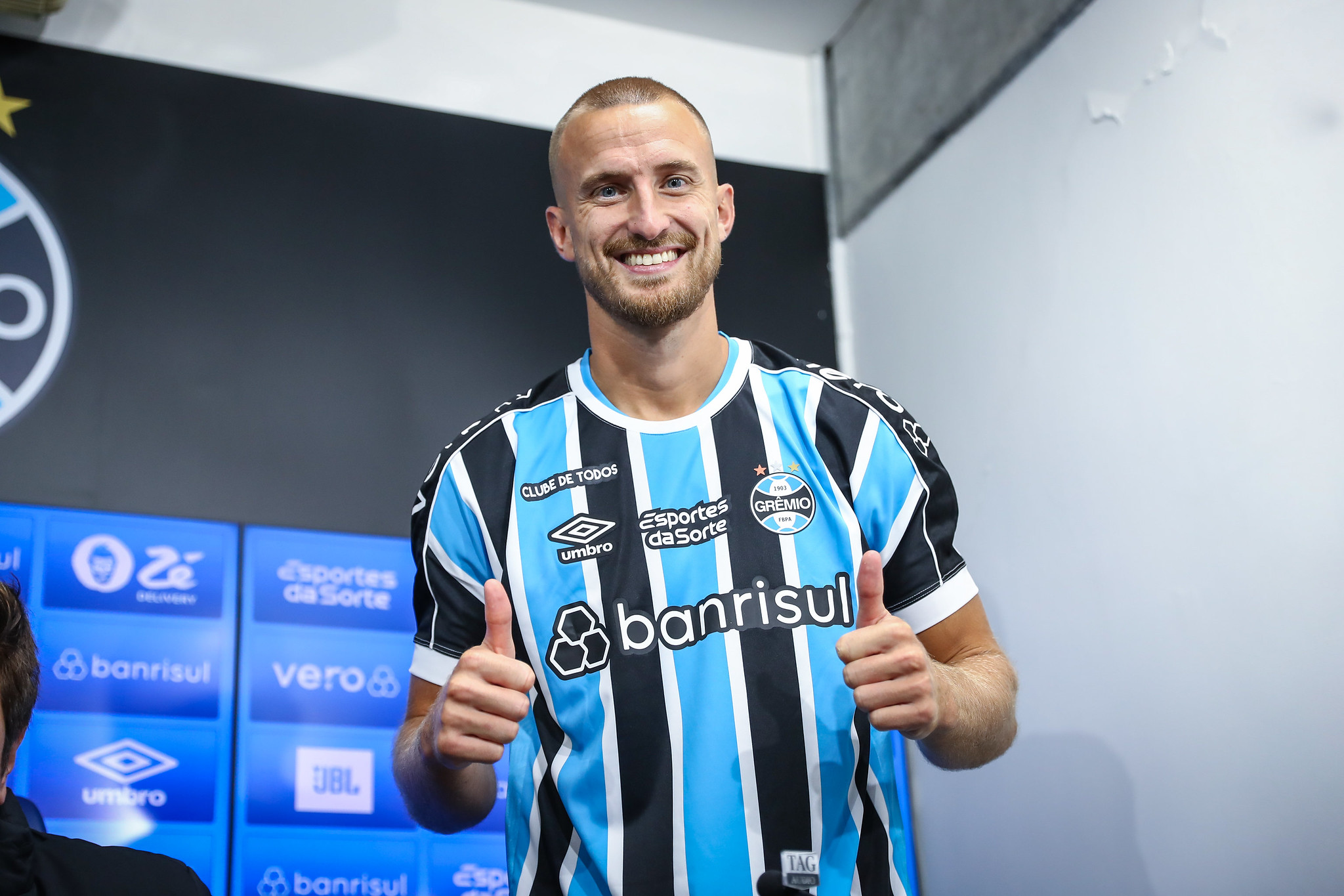 DEBATE! Ely vai perder espaço no Grêmio, com a volta do Kannemann ?