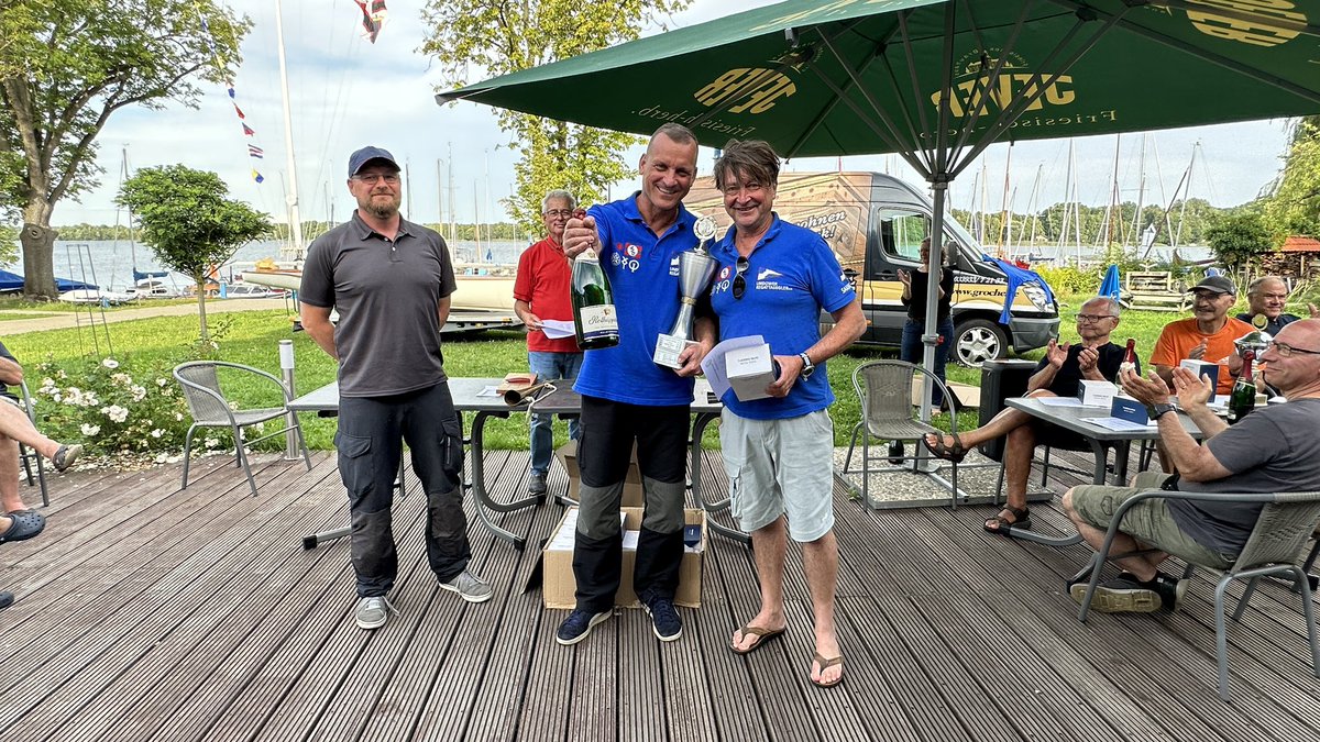 RuppinerSC's tweet photo. 1. Platz - Sieger der 49. Langstrecke: Mike Bartel und Toni Groche von den LRS / FD https://t.co/zxQBjUU2aW
