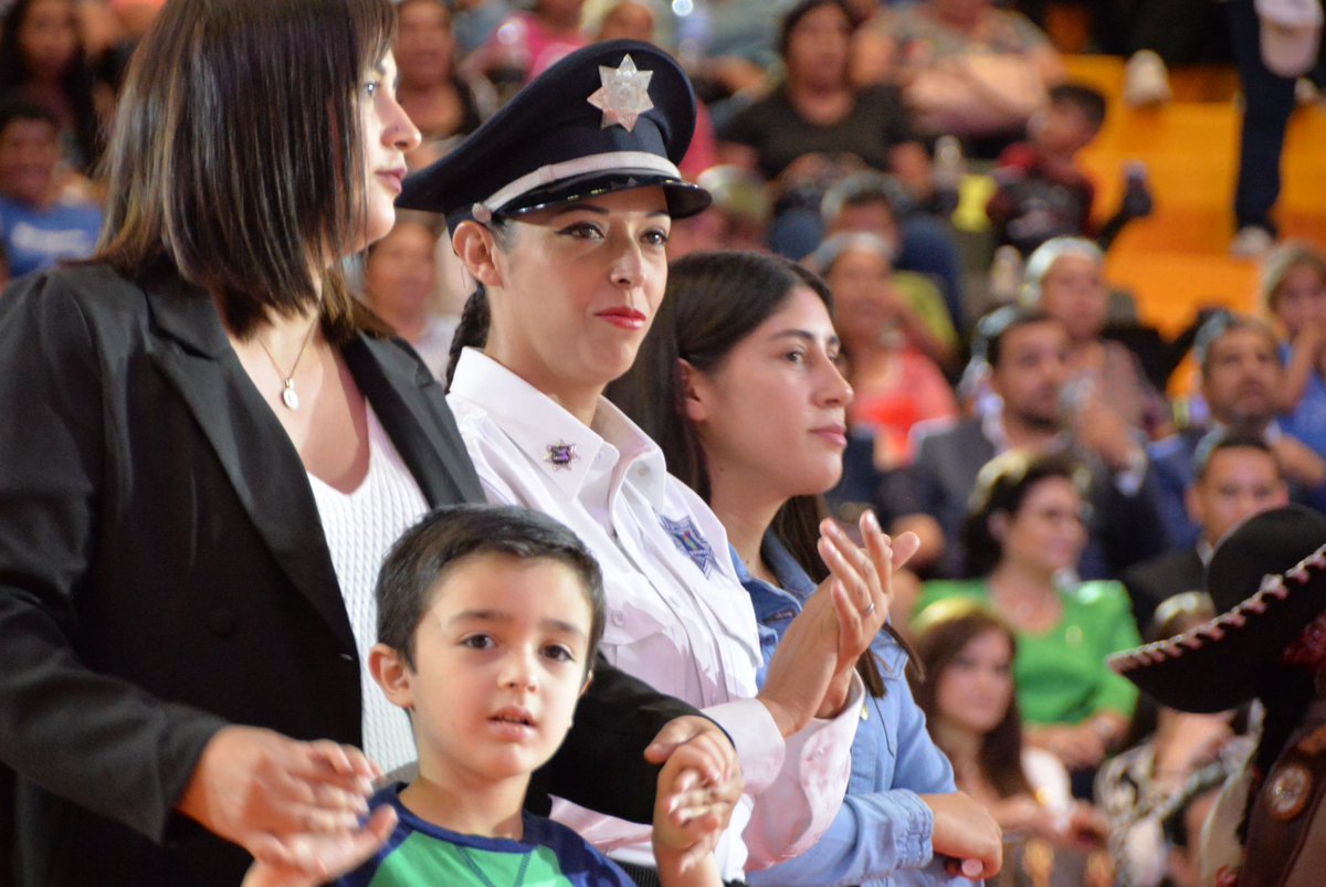 DMSPDGO's tweet image. 👮🏻‍♂️👮🏻 Celebramos un #1erInforme de #ResultadosDGO a favor de la seguridad  y tranquilidad de las familias 🏡
¡Porque un duranguense, nunca deja solo a otro duranguense! 
En Durango, ¡#ElFuturoEsContigo! 🐺🌳🦂

#1erInforme
#VeNomásQueChulada 👌