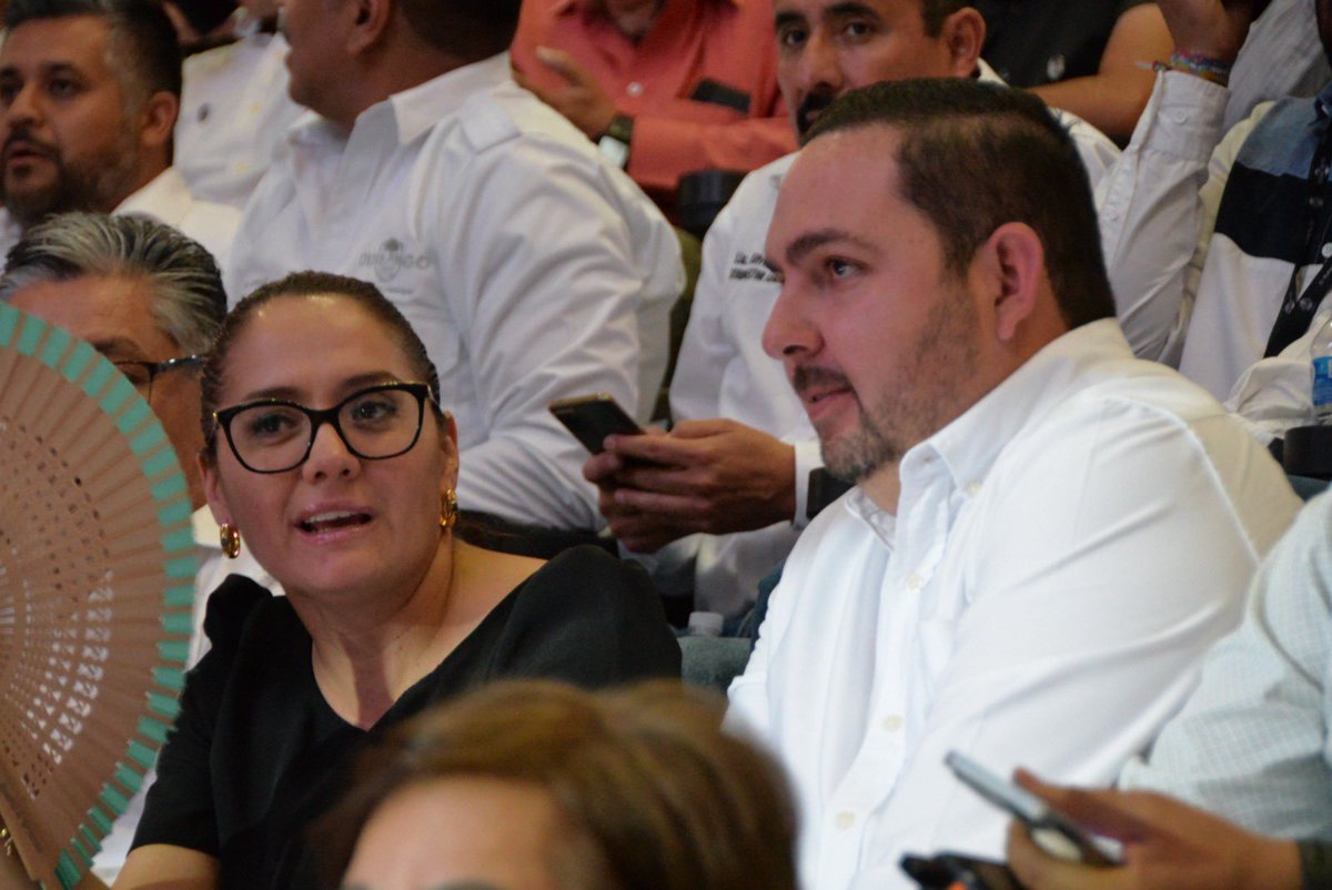 DMSPDGO's tweet image. 👮🏻‍♂️👮🏻 Celebramos un #1erInforme de #ResultadosDGO a favor de la seguridad  y tranquilidad de las familias 🏡
¡Porque un duranguense, nunca deja solo a otro duranguense! 
En Durango, ¡#ElFuturoEsContigo! 🐺🌳🦂

#1erInforme
#VeNomásQueChulada 👌