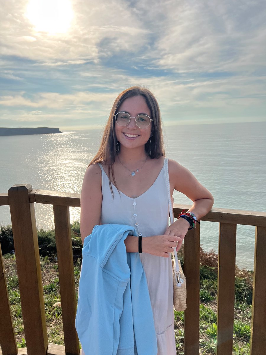 nuriiafr_'s tweet photo. Me verías tu más guapa flaca pero yo me veo más feliz ahora. Y tampoco veo un cuerpo enfermo, que era lo que tenía, por desgracia es uno de los síntomas de la disfagia, porque la comida va a las vías respiratorias y no al estómago. https://t.co/FLNBMifNDs