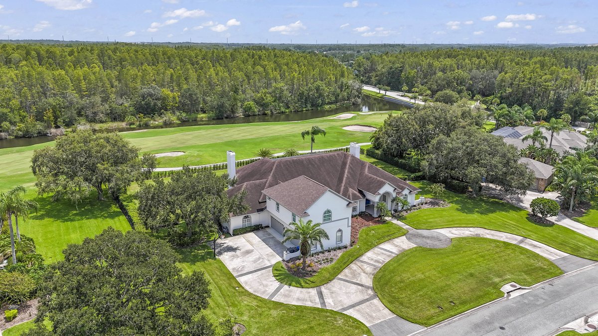 hommati163's tweet photo. 🏡 18703 Pepper Pike, Lutz FL! Listed at $2,749,999, this CHEVAL Estates gem has 6600+ sqft of opulence, from the gourmet kitchen to inviting pool.

🔗 #VirtualTour: https://t.co/ehsCzGBOQJ
🔗 #AerialVideo: https://t.co/i7gAd7LzwV

#LuxuryHome #TampaRealEstate #GolfCourseLiving https://t.co/Irhbzqr5Up
