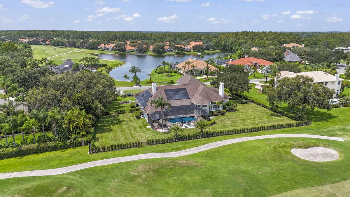 hommati163's tweet photo. 🏡 18703 Pepper Pike, Lutz FL! Listed at $2,749,999, this CHEVAL Estates gem has 6600+ sqft of opulence, from the gourmet kitchen to inviting pool.

🔗 #VirtualTour: https://t.co/ehsCzGBOQJ
🔗 #AerialVideo: https://t.co/i7gAd7LzwV

#LuxuryHome #TampaRealEstate #GolfCourseLiving https://t.co/Irhbzqr5Up