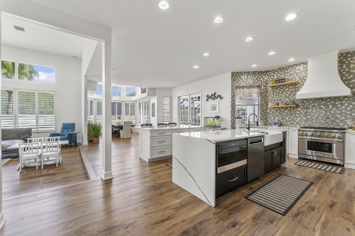 hommati163's tweet photo. 🏡 18703 Pepper Pike, Lutz FL! Listed at $2,749,999, this CHEVAL Estates gem has 6600+ sqft of opulence, from the gourmet kitchen to inviting pool.

🔗 #VirtualTour: https://t.co/ehsCzGBOQJ
🔗 #AerialVideo: https://t.co/i7gAd7LzwV

#LuxuryHome #TampaRealEstate #GolfCourseLiving https://t.co/Irhbzqr5Up