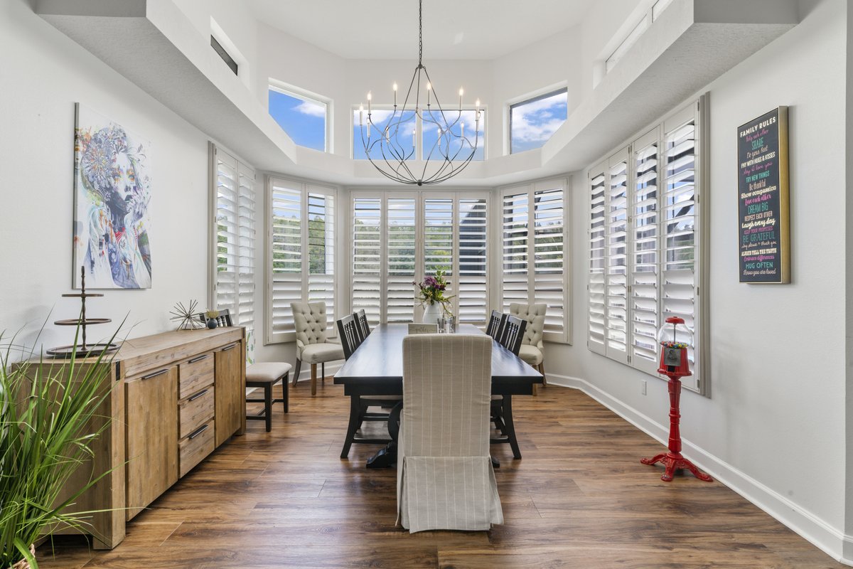 hommati163's tweet photo. 🏡 18703 Pepper Pike, Lutz FL! Listed at $2,749,999, this CHEVAL Estates gem has 6600+ sqft of opulence, from the gourmet kitchen to inviting pool.

🔗 #VirtualTour: https://t.co/ehsCzGBOQJ
🔗 #AerialVideo: https://t.co/i7gAd7LzwV

#LuxuryHome #TampaRealEstate #GolfCourseLiving https://t.co/Irhbzqr5Up