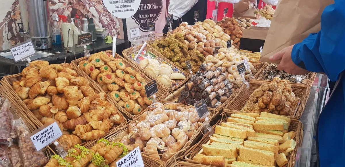 SwedenDiaries's tweet photo. "Savoring the flavors at Vasplan Food Festival in Umeå, Sweden! 🍔🍕 
-
#VasplanFoodFest #TasteOfUmeå #FoodieAdventures #travelgoals #exploretheworld #travelmore #swedendiaries #sweden #swedenimages #swedenblog #umeå #locationshoots #movieshoot https://t.co/af4MVAycF4