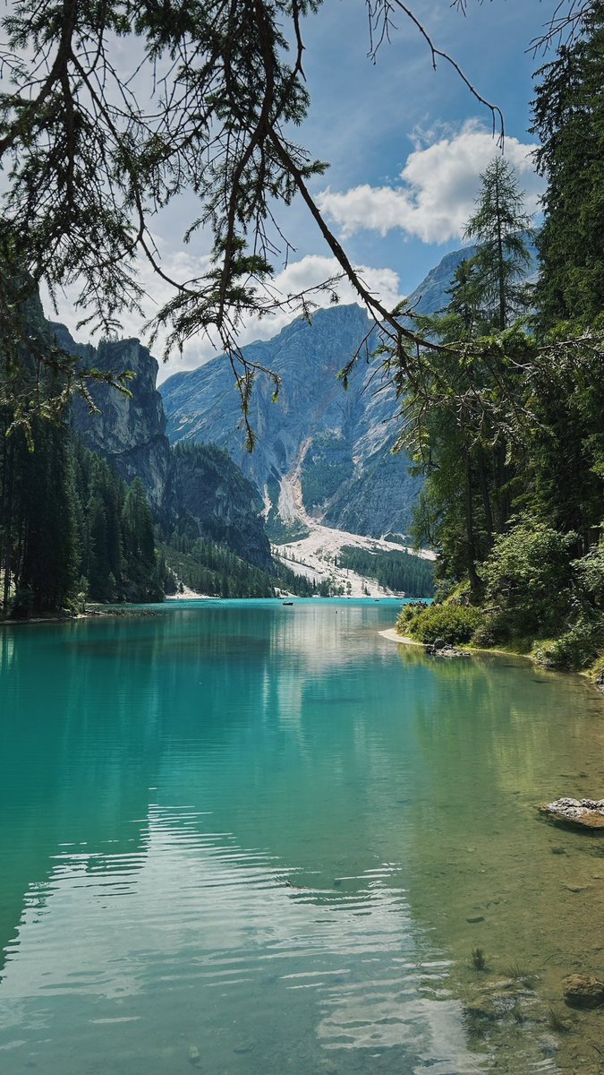 yzeeed_'s tweet photo. Lago Di Braies 🇮🇹 https://t.co/BO9aAbij0P