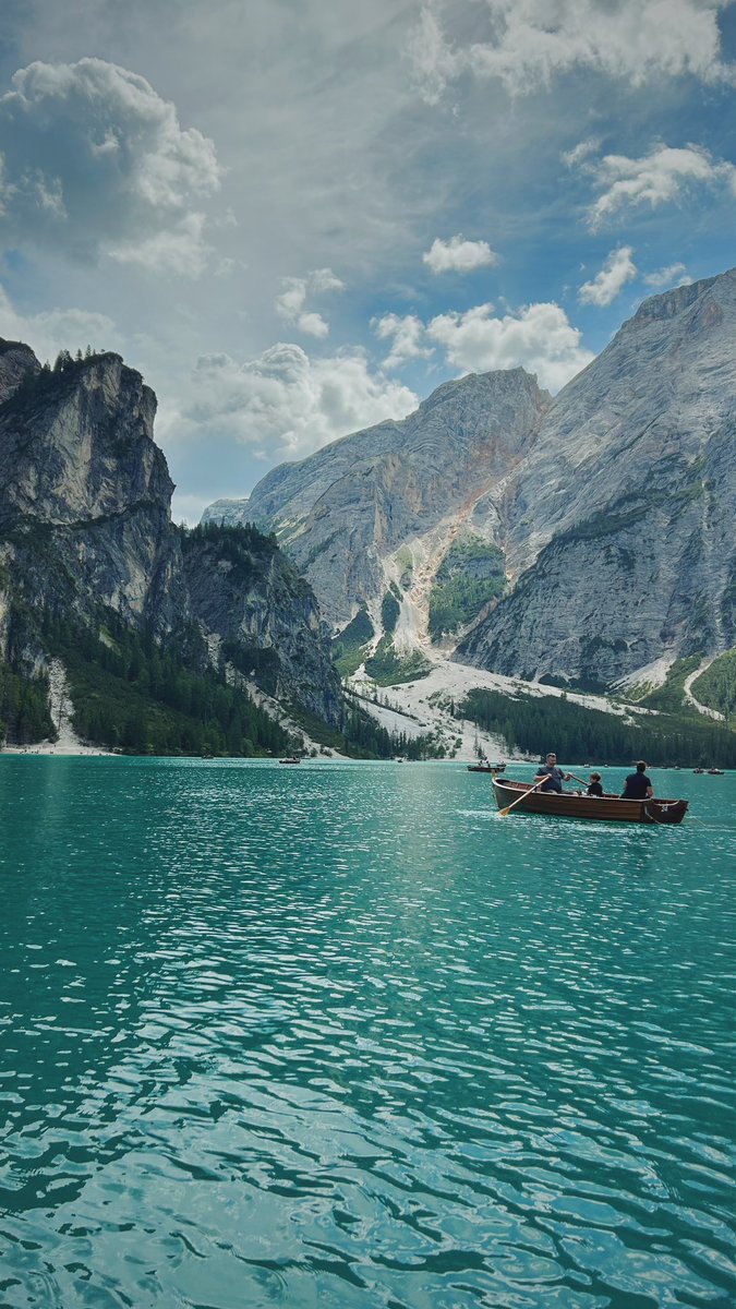 yzeeed_'s tweet photo. Lago Di Braies 🇮🇹 https://t.co/BO9aAbij0P