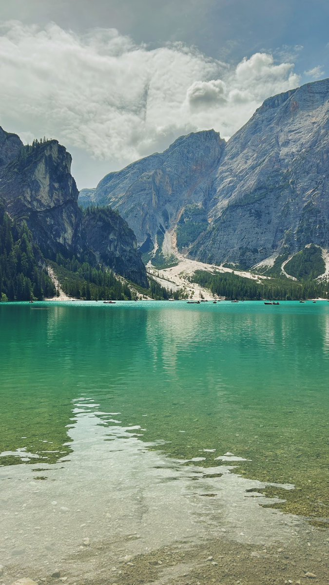 yzeeed_'s tweet photo. Lago Di Braies 🇮🇹 https://t.co/BO9aAbij0P