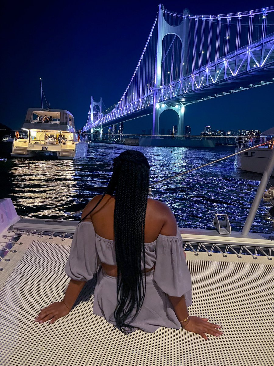 Mochievous's tweet image. Romance in Korea 🙊