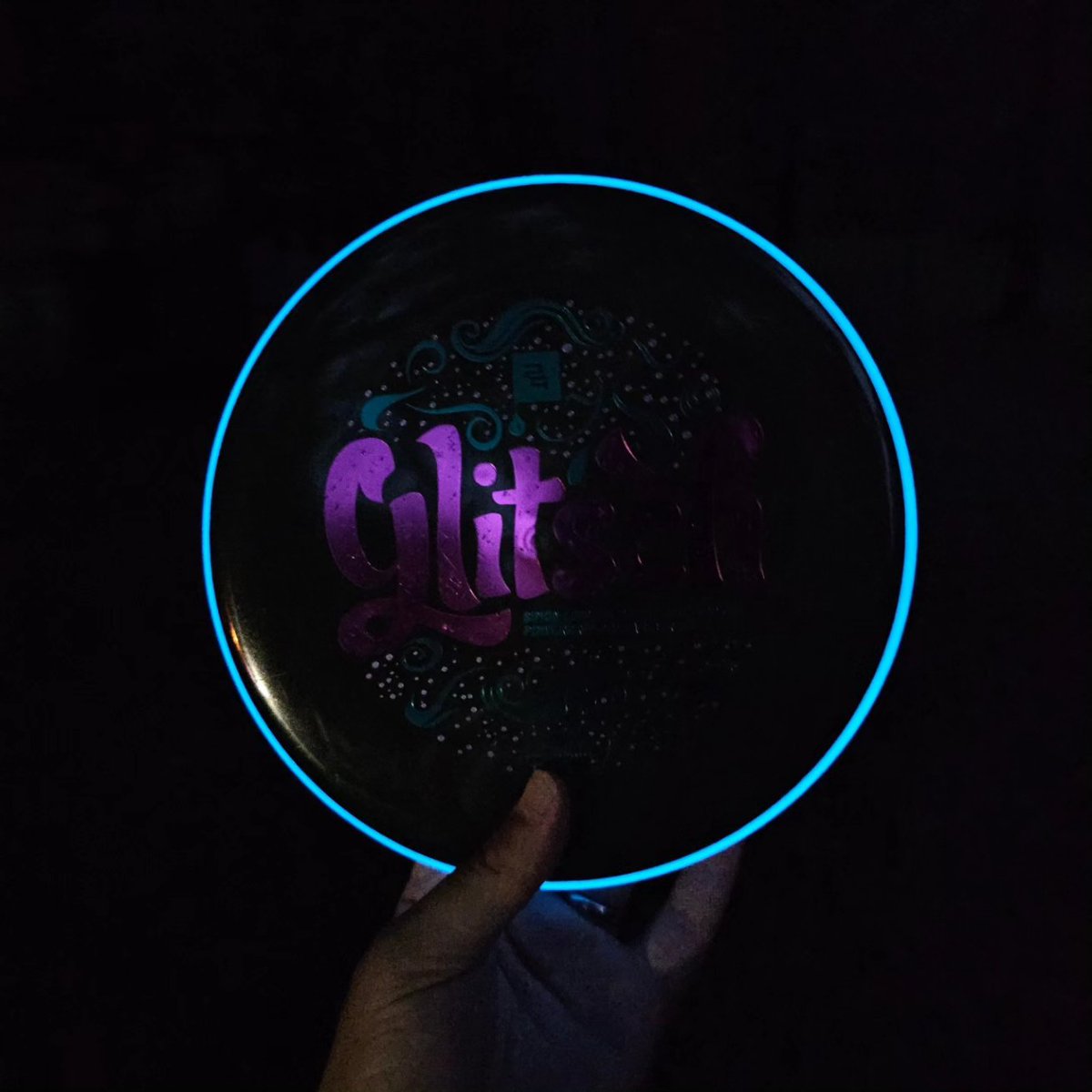 EchoDiscGolf's tweet photo. The MVP glow rim discs are so sick! 
@MVPDiscSports @LizotteDiscGolf
#glitsch https://t.co/cnsn2cMjQl
