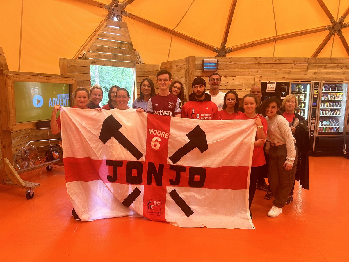 Hammers taking over <a href="/HanglooseAdv/">Hangloose Adventure</a> Bluewater today in aid of <a href="/BobbyMooreFund/">Bobby Moore Fund</a> 

Thank you for your support ⚒️
