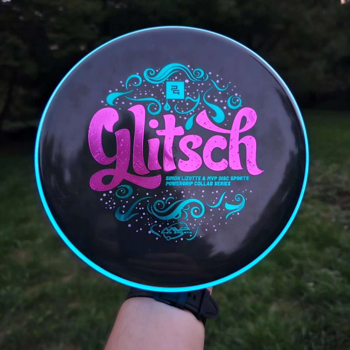 EchoDiscGolf's tweet photo. The MVP glow rim discs are so sick! 
@MVPDiscSports @LizotteDiscGolf
#glitsch https://t.co/cnsn2cMjQl