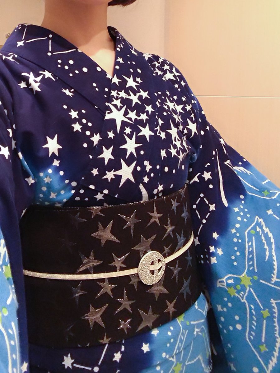 notokoto's tweet photo. 今夏は郡上踊りに初参加の予定だったのに台風で断念💧来年は絶対に行きたい!
地元の盆踊り1回目のコーデは天の川の浴衣に星の帯、月の帯留でした。
浴衣→#ばらいろ浴衣
帯→#ricostyle
帯留→#HappyBless https://t.co/6FOgPeANsF