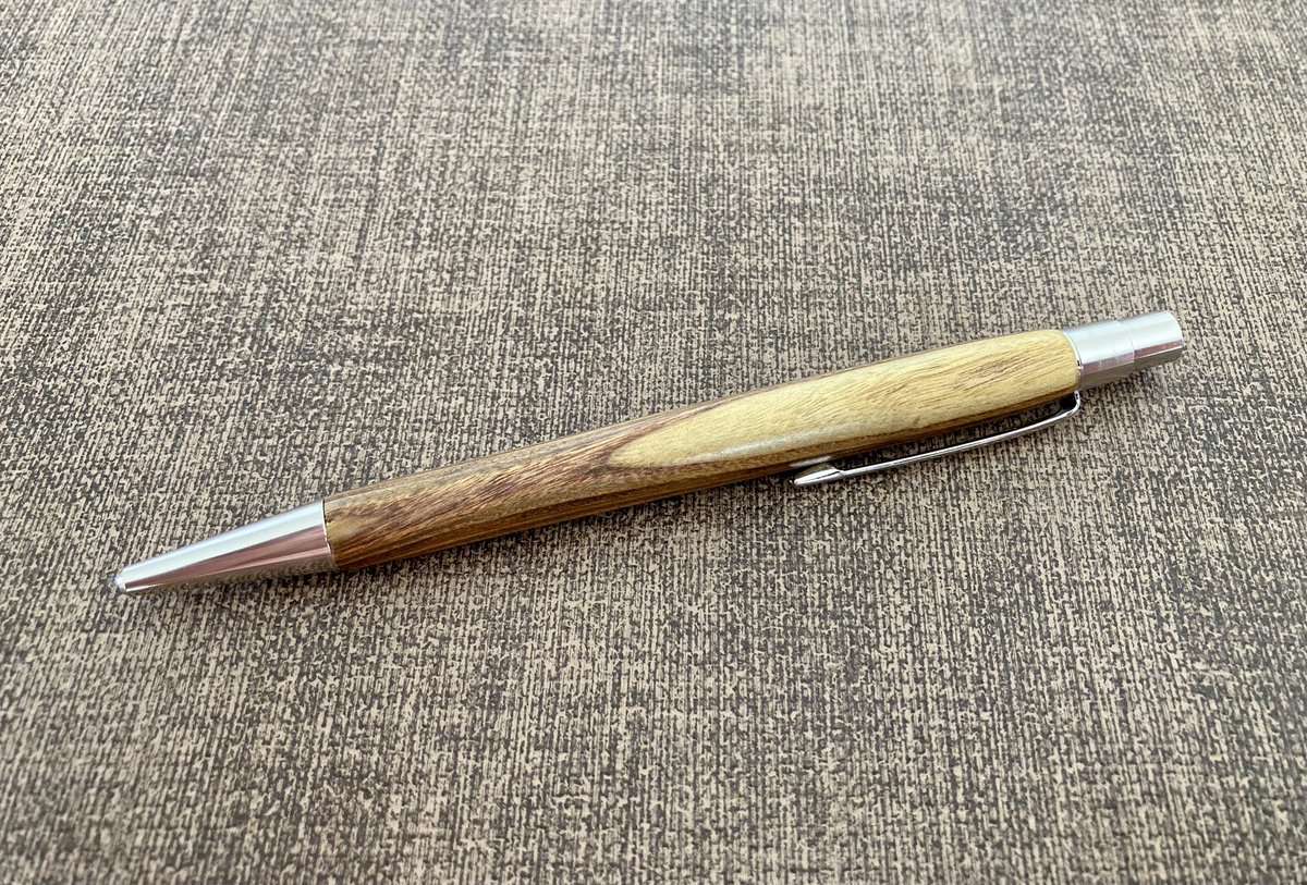 Justuswatch's tweet photo. #stationery #pen #essigbaum https://t.co/Eh2pdU2TEk