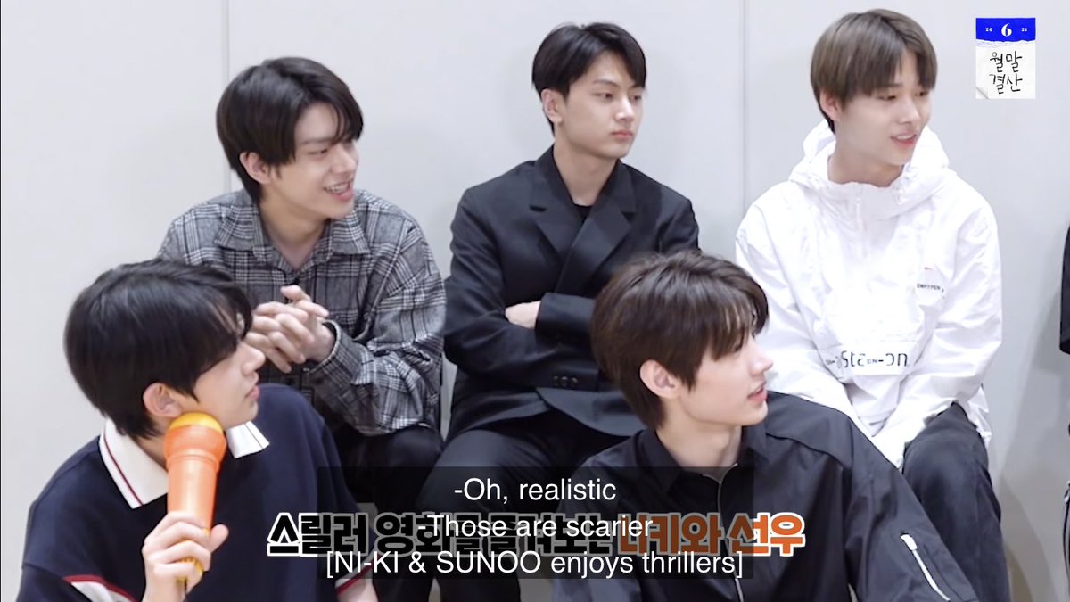 ksnmura's tweet photo. sunki watching horror &amp; thriller movies 

🦌: ni-ki, don’t you watch a lot of movies these days?
🐥: yes, i watch horror movies, i’ve been watching it with sunoo hyung at home 
🦌: what type of horror movies?
🐥: instead of those with ghost…what are those called? 
👥: realistic https://t.co/tNfZYVdHMP