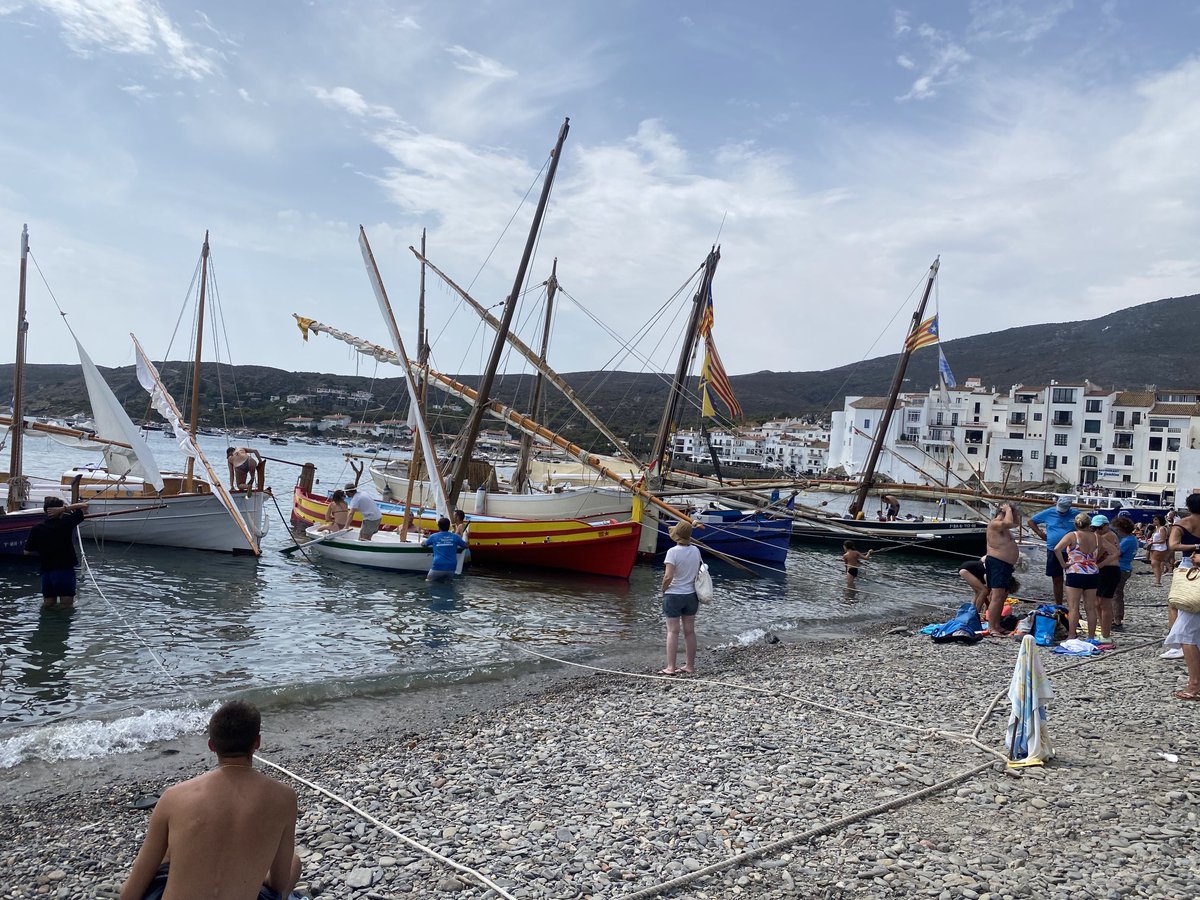 laribocrusat's tweet photo. A punt sortida regata AMICS VELA LLATINA #Cadaqués2023 amb unes joies com #SaRata i #portDitxòs Ens espera una bona passejada x la badia de Cadaqués. #regates #VelaLlatina ⁦@MicheleCurel⁩ ⁦⁦@anabelcampobcn⁩ ⁦@avalantxa⁩ ⁦@misju⁩ ⁦@martingurria⁩ https://t.co/RL51hJuviX