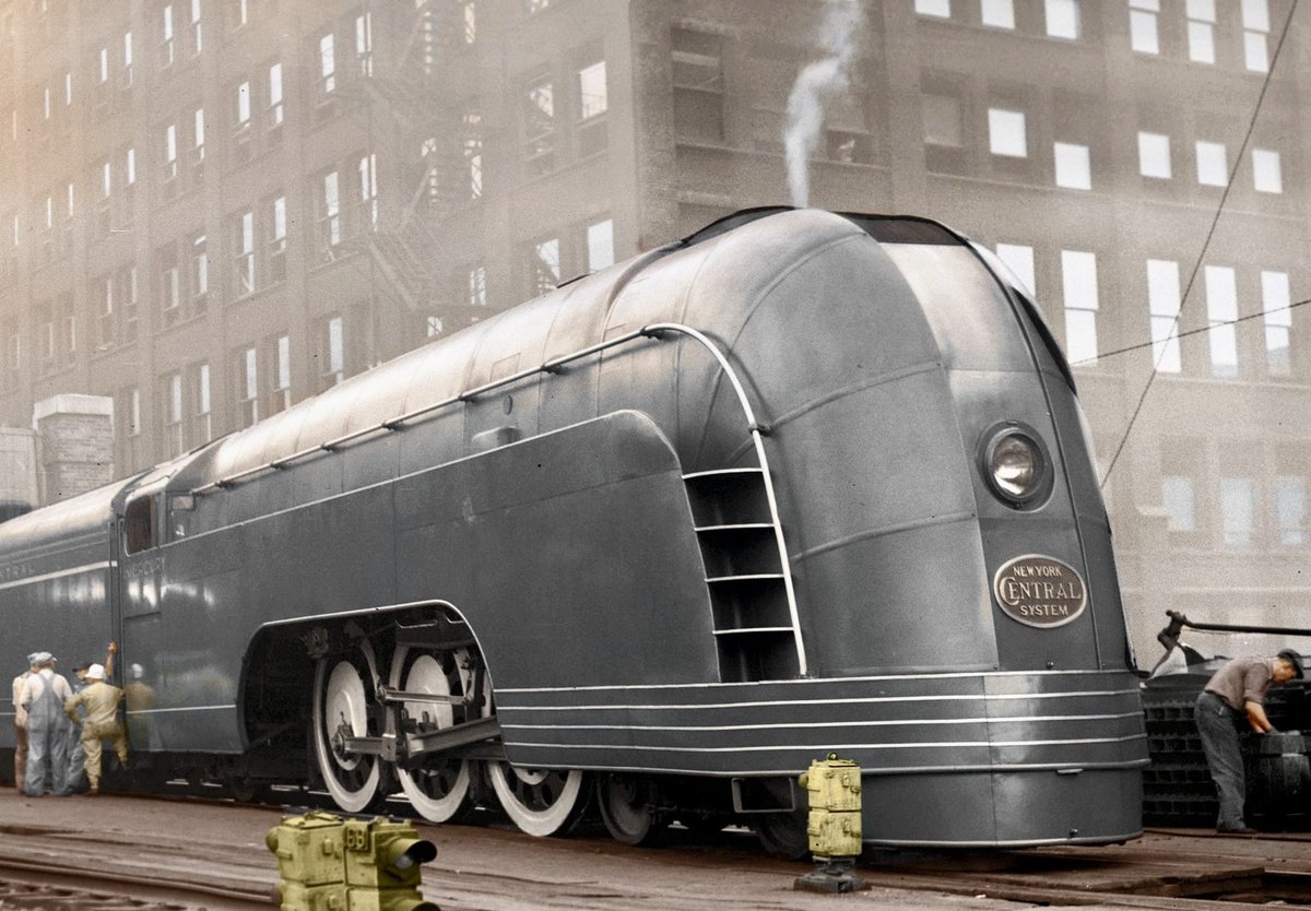 America was supposed to be Art Deco - a thread of 10 iconic Art Deco designs 🧵

1. 'Mercury' - a streamliner passenger train which operated between 1936 and 1959