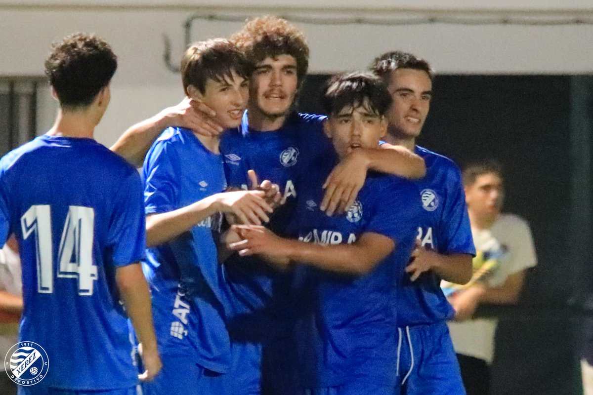XerezDFCCantera's tweet photo. ⚖️⚽ En el día de ayer nuestro #XDFCJuvenilA empató 1️⃣-1️⃣ en su visita al CD Benalup con gol de Ivi

✅ Esta mañana los de Juan Carlos Ramírez han vencido por 0️⃣-5️⃣ al @ASCF_Cantera con goles de @joosemaa10 X2, Adri Valiente y @Saamueel_11 x2

#CanteraXDFC https://t.co/iY8Fdchuvt