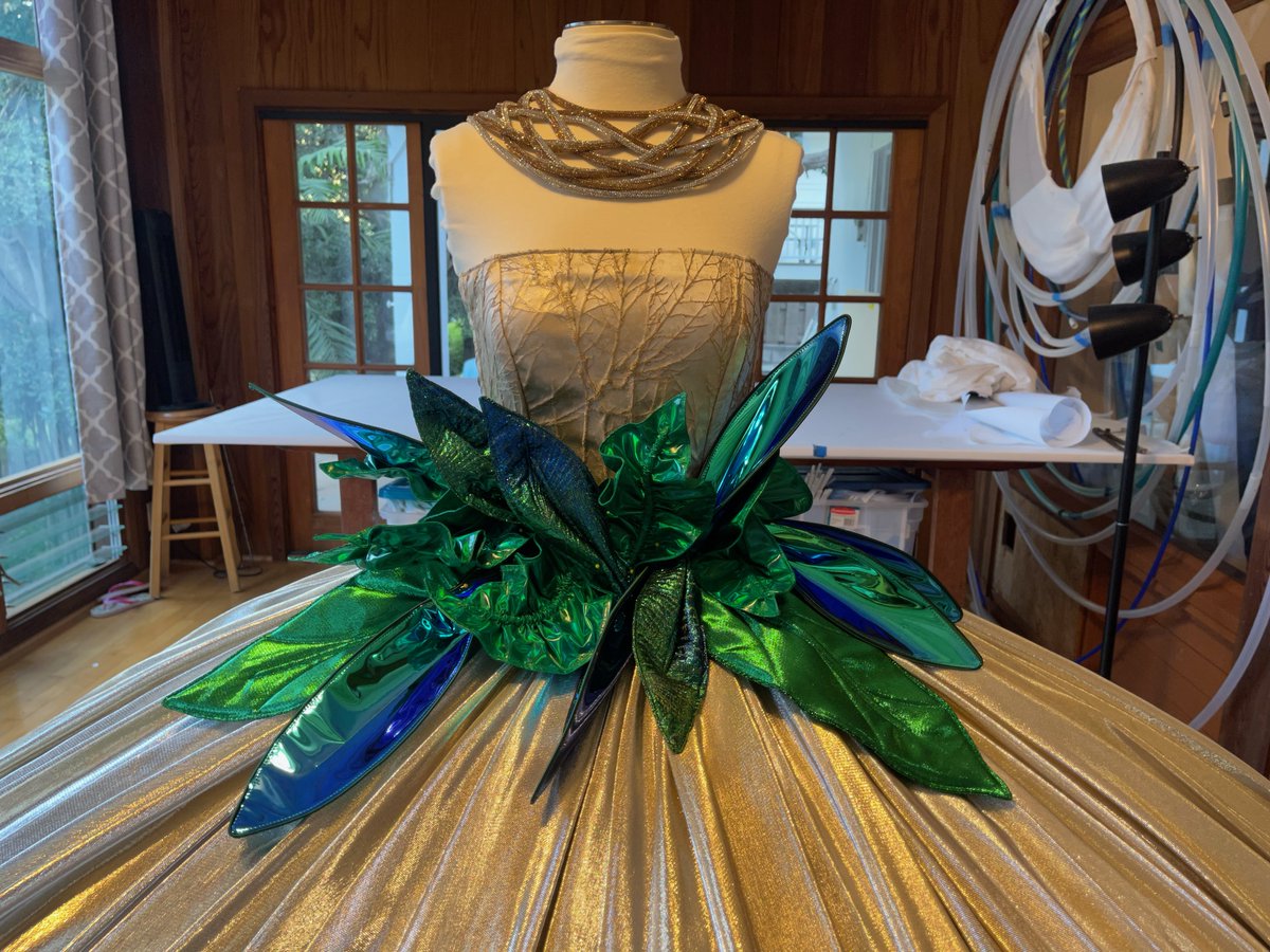 IONAdance's tweet photo. Hi'iaka, the embodiment of fierce determination and boundless passion. Witness the dynamic and vibrant costume that captures her spirit. Get ready to be swept away by the intensity and power of this Hawaiian goddess with her unstoppable energy. 

https://t.co/xylLwbTDQb https://t.co/OhgR1a9J9L