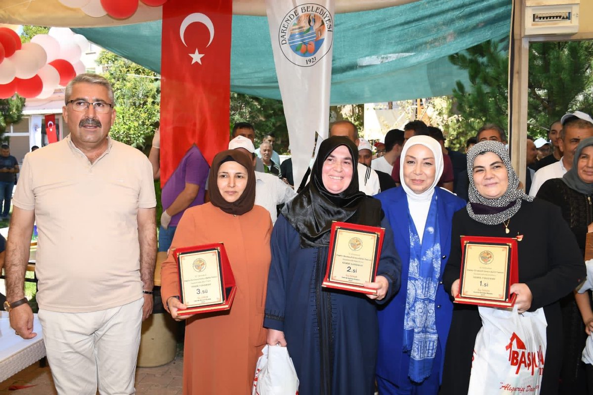 oznurcalik's tweet photo. Darende Belediyesi Geleneksel 70. Zengibar Karakucak Güreş ve Kültür Festivali kapsamında düzenlenen Yöresel Yemek yarışması ve ödül törenindeyiz.. https://t.co/vuUAHgy1tf