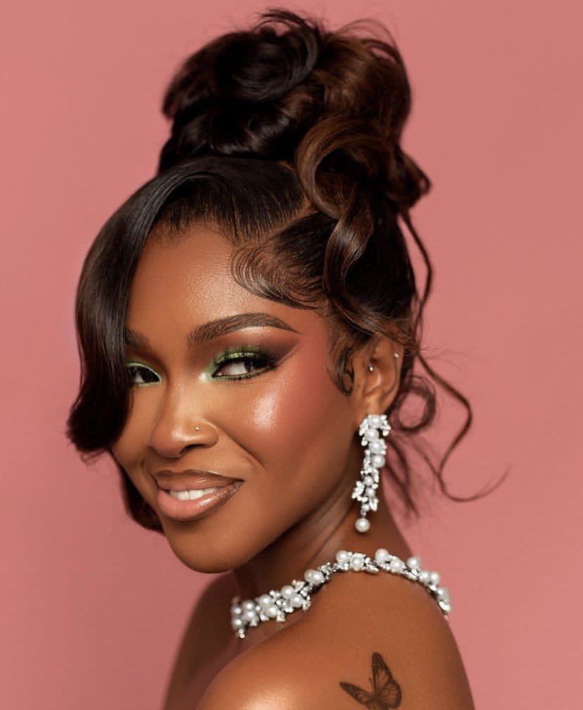 legitngnews's tweet photo. Happy weekend from the famous reality star, singer and TV personality, Vee!
Her face card never declines🔥❤️
📸: @hayoor @veeiye (Instagram)
#legitng #legitposts #veeiye #weekendbeauty https://t.co/GeORfUEVFA