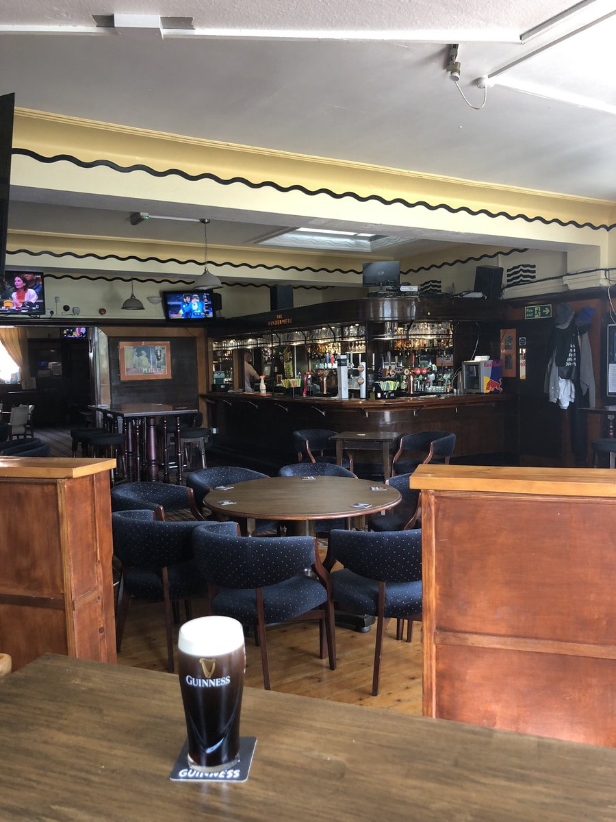 PintsOnTheTube's tweet photo. 120/272

🚈 South Kenton
🍺 The Windermere
💷 £4.50

An outstanding pub. Beatiful 30s art deco exterior, gorgeous wood fittings inside with 40s artwork and a big beer garden to boot. *Three* dartboards, a jukebox and a pool table are here, but the star is the old tiled fireplace. https://t.co/9SlDQKFeMC