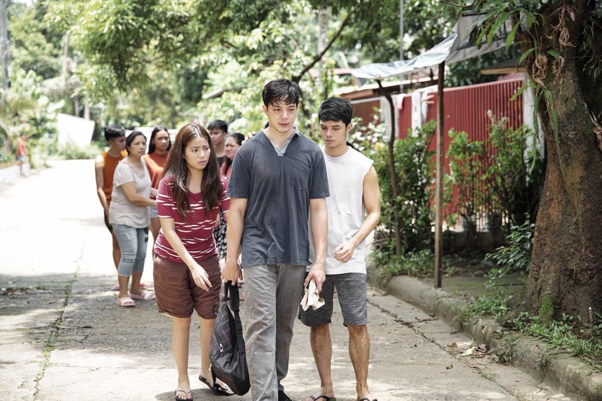 Sa pag-aakalang kakayanin mo ang lahat ng responsibilidad sa buhay, hindi mo namalayang may hangganan ka rin pala.

Magpakailanman: The Cantillana Family Story, 8:15PM sa GMA

#AtHisBestALDEN
#ALDENRichards
ALDENxPuso AngPanlaban