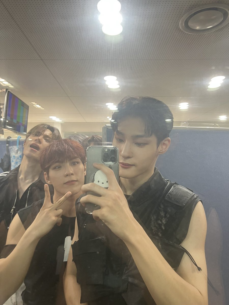 tan__official_'s tweet photo. [#태훈] 우리형 생일 축하해 ❤️

#티에이엔 #TAN
#성혁이형_덕분에_모든날이_빛나 https://t.co/rh755N4xAp