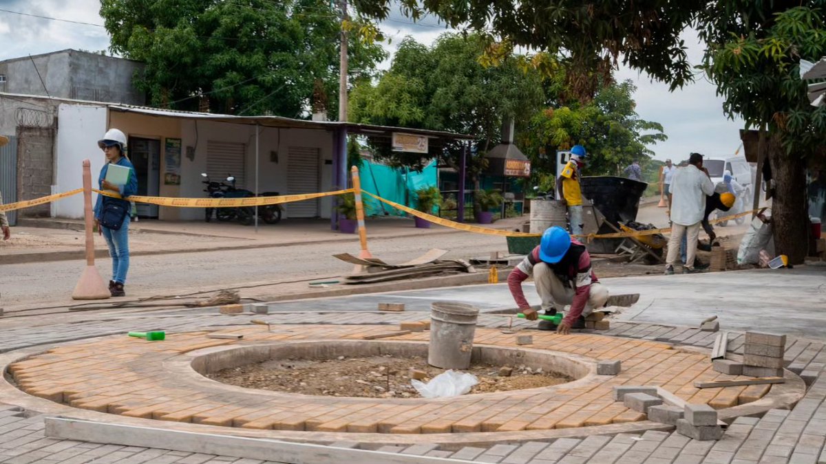 AlcaldiaLorica's tweet photo. Así avanza la construcción 🏗️ del Malecón en el Caño #Chimalito, una obra integral de gran impacto urbanístico, ambiental, paisajístico y social para los loriqueros y visitantes.

#EstamosCumpliendo
#CompromisoConLorica 
#compromisoconlaGente https://t.co/bvV4h6PwjT