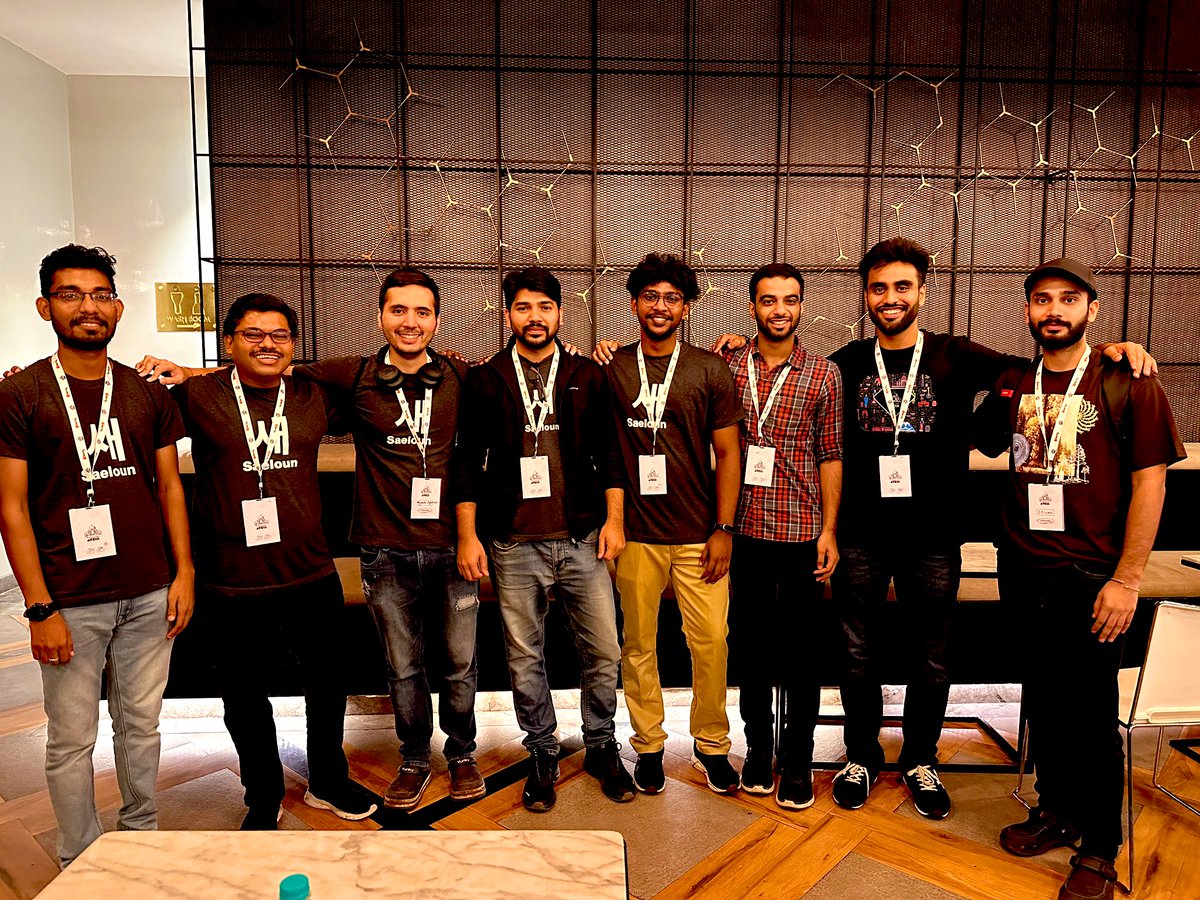 deepakmahakale's tweet image. Attending #RubyConfIndia today with this bunch 😃

#rci 
@rubyconfindia