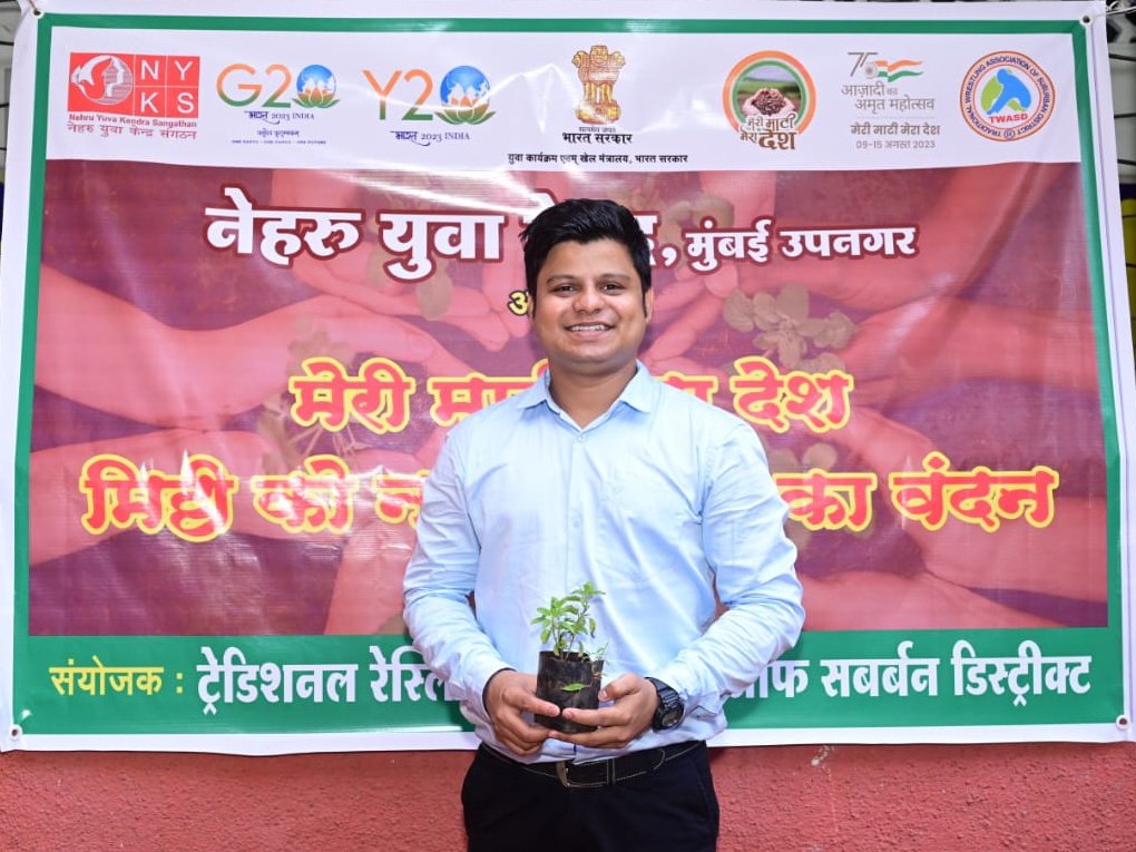 ChessboxingMumb's tweet photo. "मेरी माटी मेरा देश"
"मिट्टी को नमन,वीरों का वंदन"
Campaign was organized smoothly by NYKS,Mumbai Upanagar in the presence of dignitaries and young players of society in https://t.co/aHVbxDUMPK this program,Our Team called upon to bow down to the soil and worship the heroes. https://t.co/X7yL0lo7WP